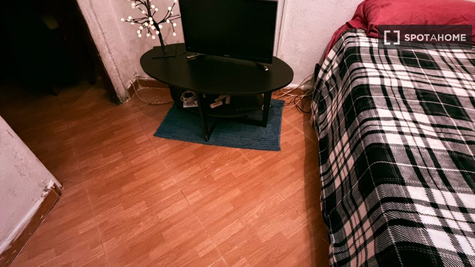 Double room Madrid, 3 beds, 65m² — photo 1