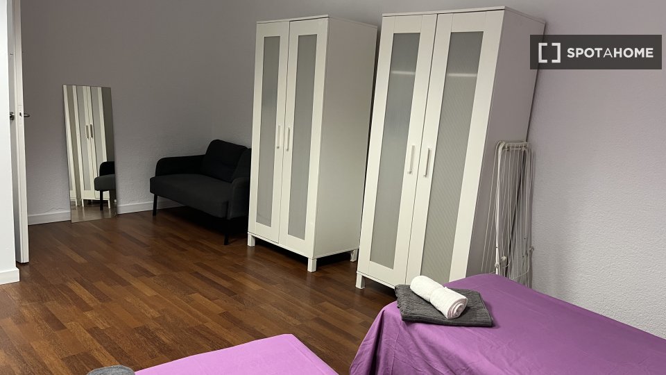 Double room Barcelona, 13 beds, 290m² — photo 19