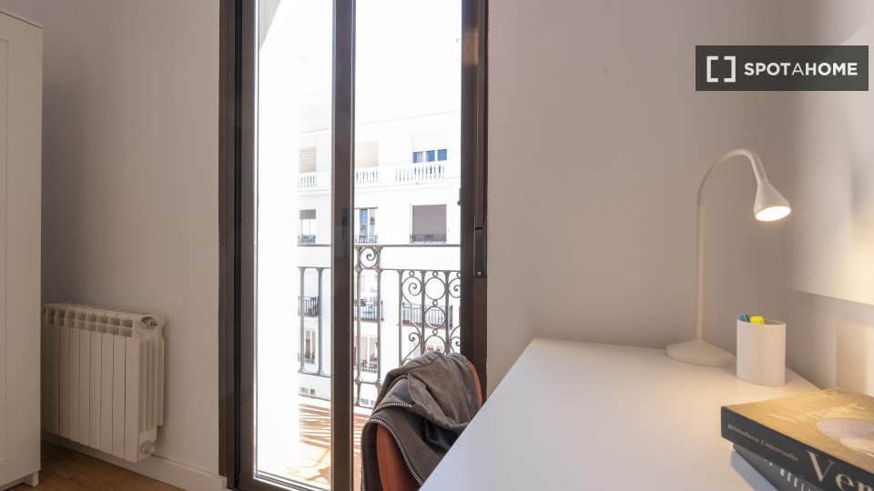 Double room Madrid, 5 beds — photo 1