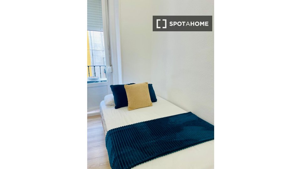 Double room Madrid, 12 beds, 185m² — photo 10