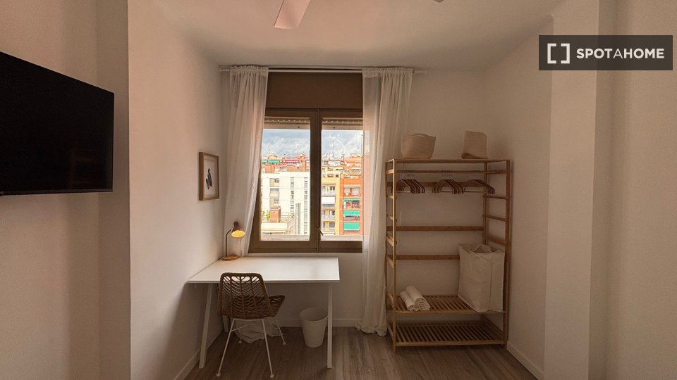 Double room Barcelona, 4 beds, 85m² — photo 7