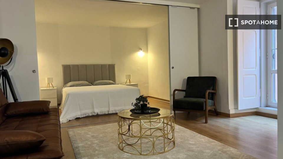 Apartment Lisbon, 2 beds, 66m² — photo 7