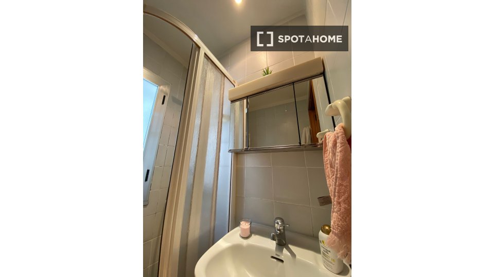 Double room Madrid, 4 beds, 78m² — photo 25