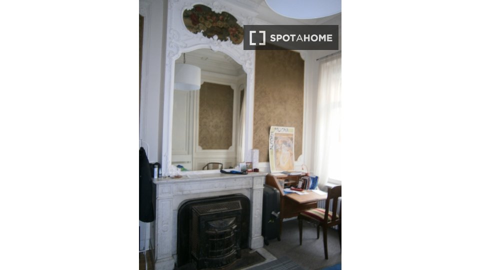 Double room Brussels, 2 beds, 35m² — photo 3