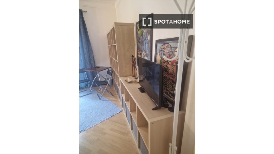 Double room Lisbon, 3 beds — photo 4
