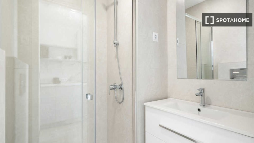 Double room Madrid, 12 beds — photo 16