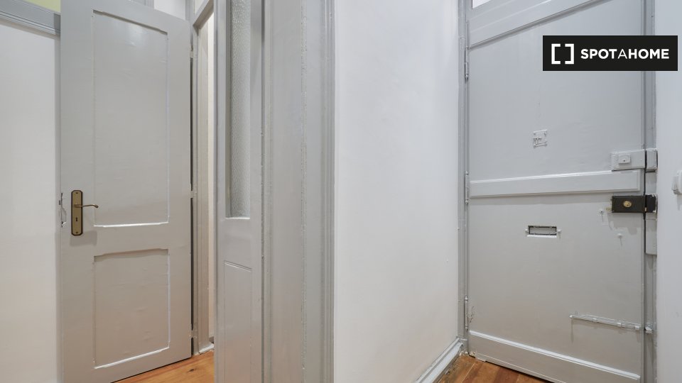 Double room Lisbon, 4 beds — photo 8
