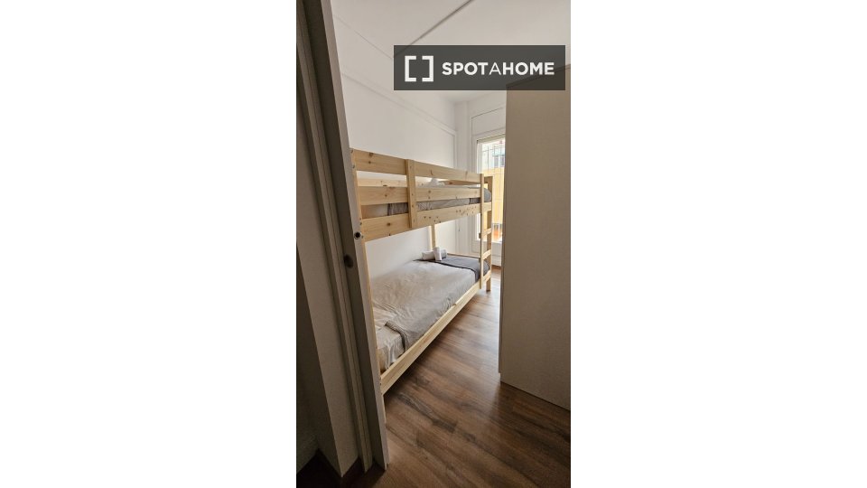 Apartment Barcelona, 5 beds, 110m² — photo 13