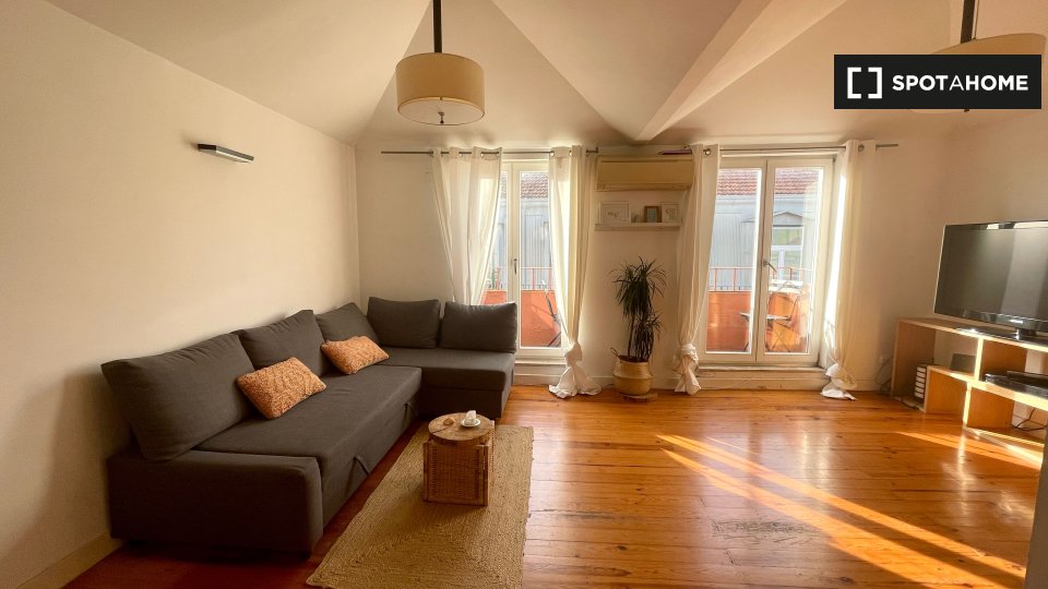 Apartment Lisbon, 2 beds, 75m² — photo 12