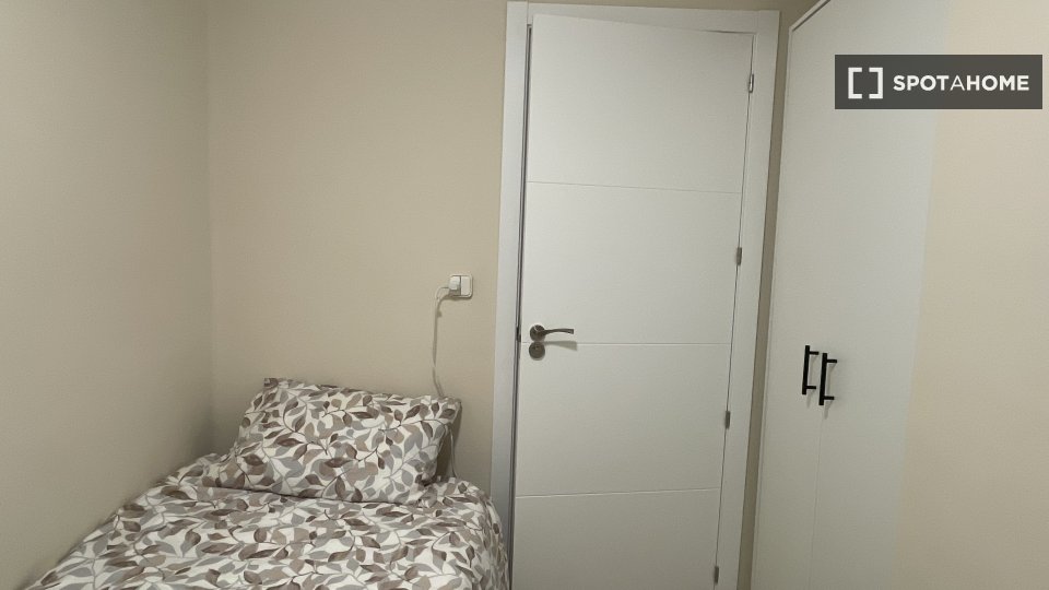Double room Valencia, 3 beds — photo 1