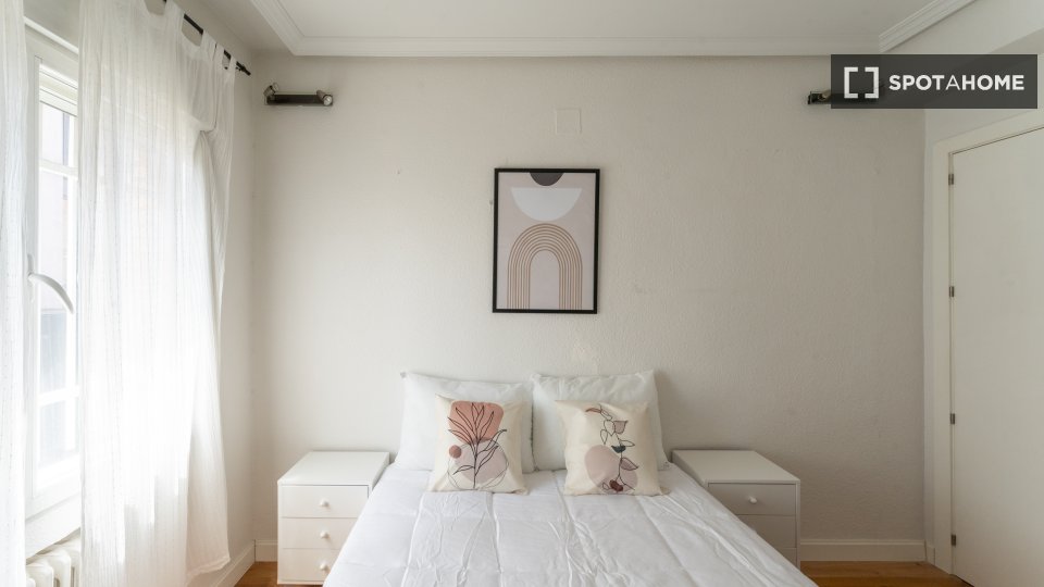 Double room Madrid, 6 beds — photo 4