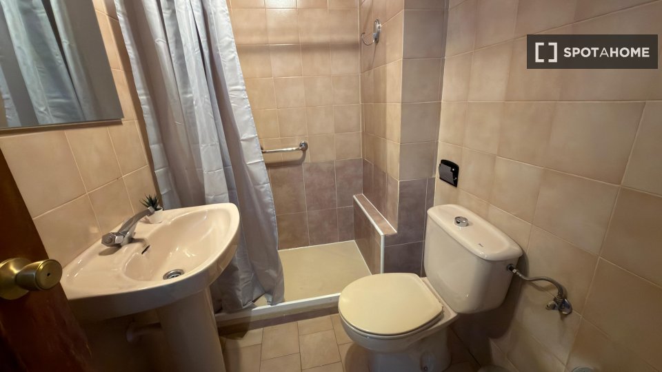 Double room Madrid, 5 beds, 100m² — photo 15