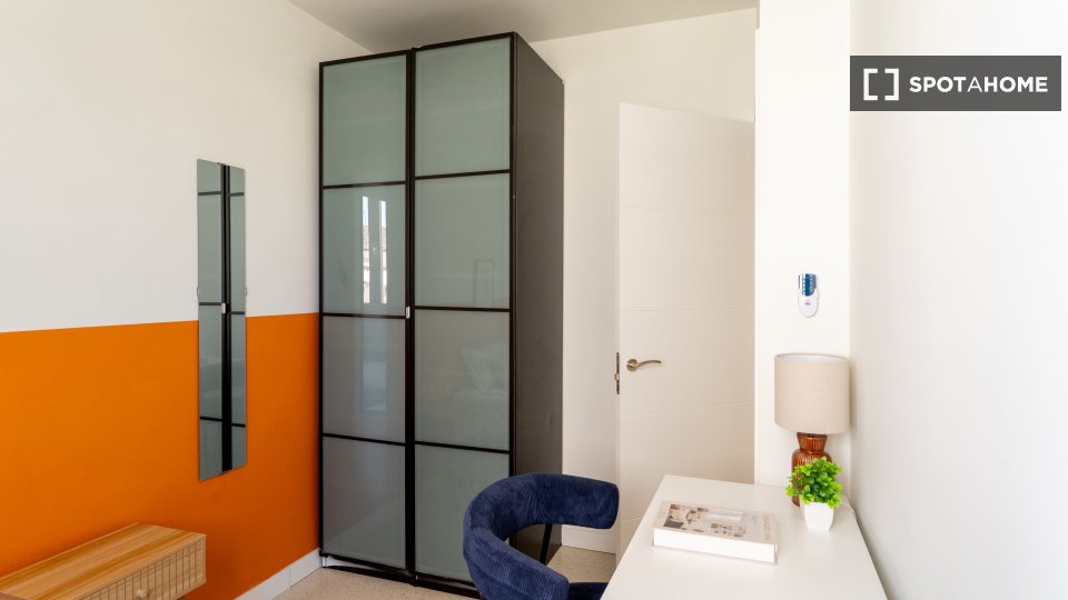 Double room Madrid, 3 beds — photo 8