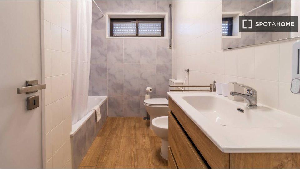 Apartment Porto, 3 beds, 140m² — photo 11