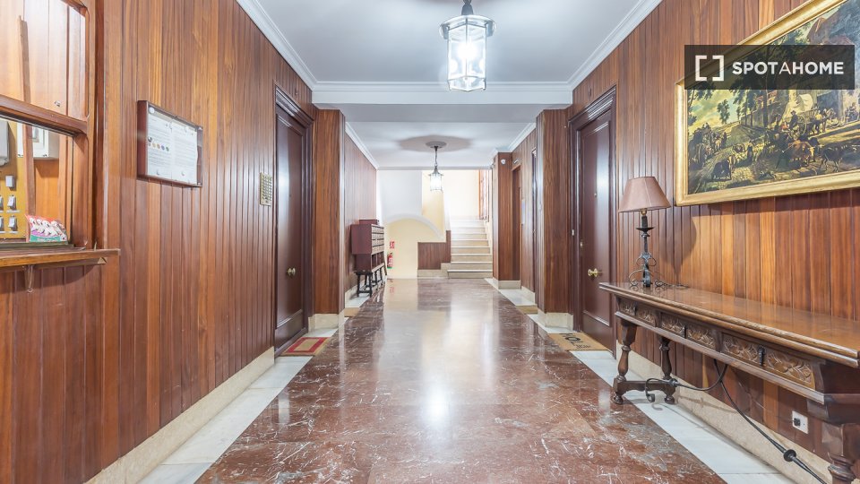 Double room Madrid, 6 beds, 158m² — photo 12