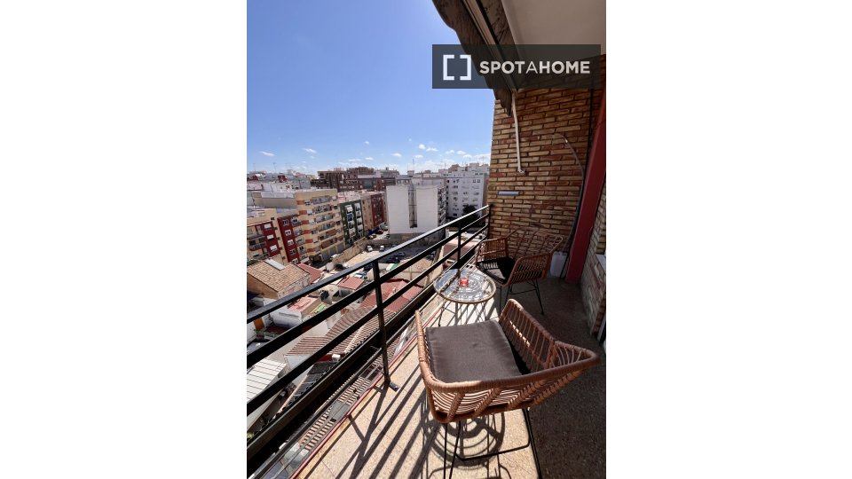 Double room Valencia, 2 beds, 85m² — photo 16