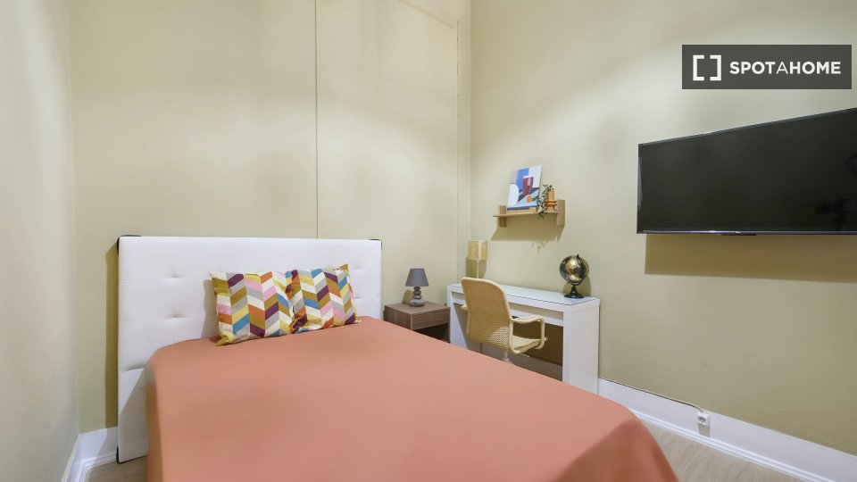 Double room Lisbon, 9 beds — photo 11