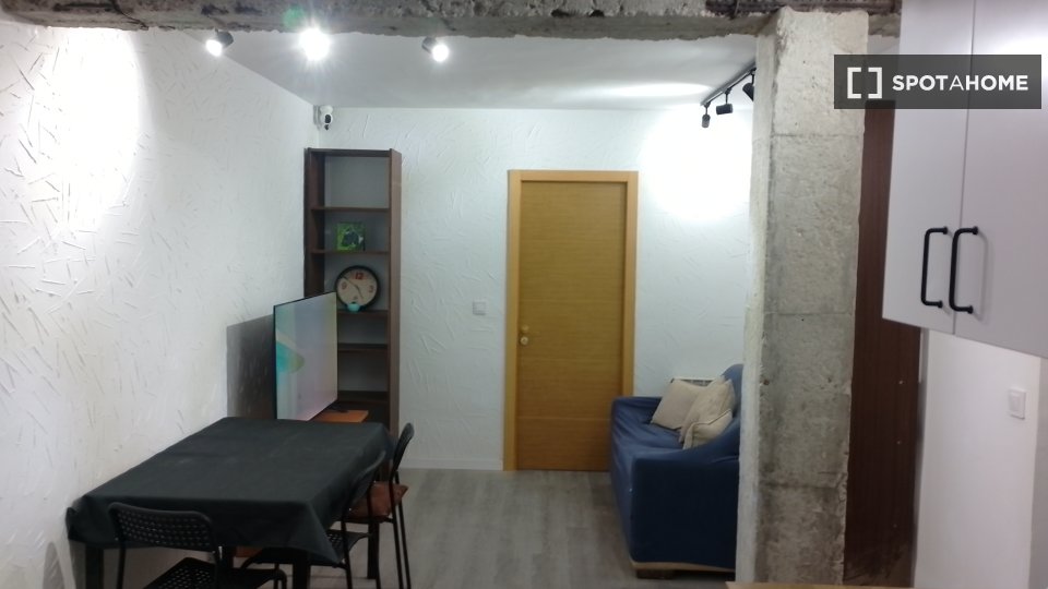 Double room Madrid, 4 beds, 80m² — photo 3