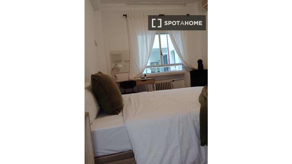 Double room Madrid, 5 beds — photo 12