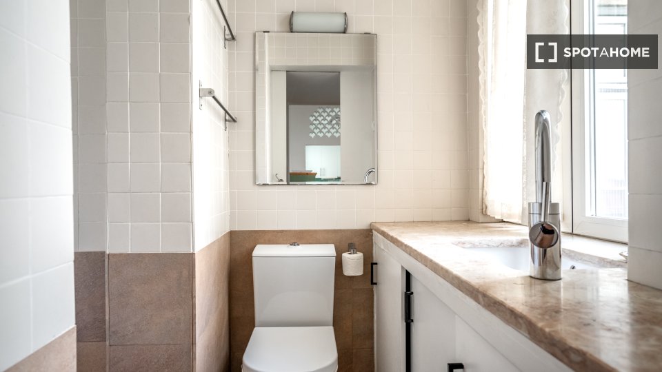 Apartment Lisbon, 2 beds, 90m² — photo 14