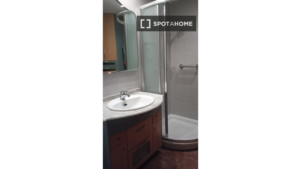 Double room Valencia, 5 beds, 110m² — photo 2