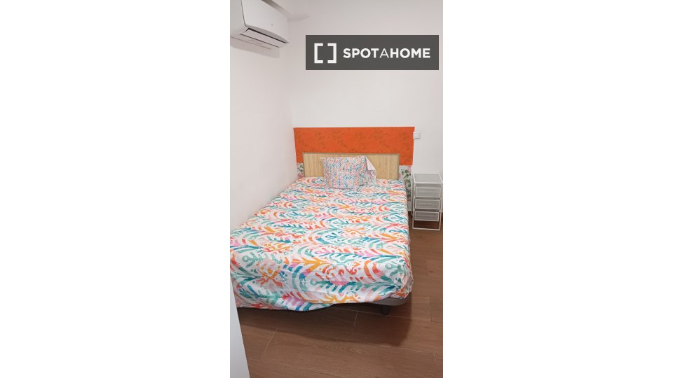 Double room Madrid, 5 beds, 120m² — photo 1