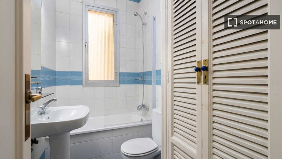 Double room Madrid, 7 beds — photo 68