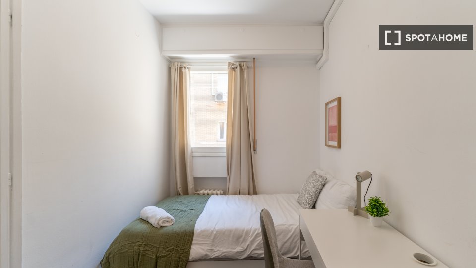 Double room Madrid, 7 beds — photo 27
