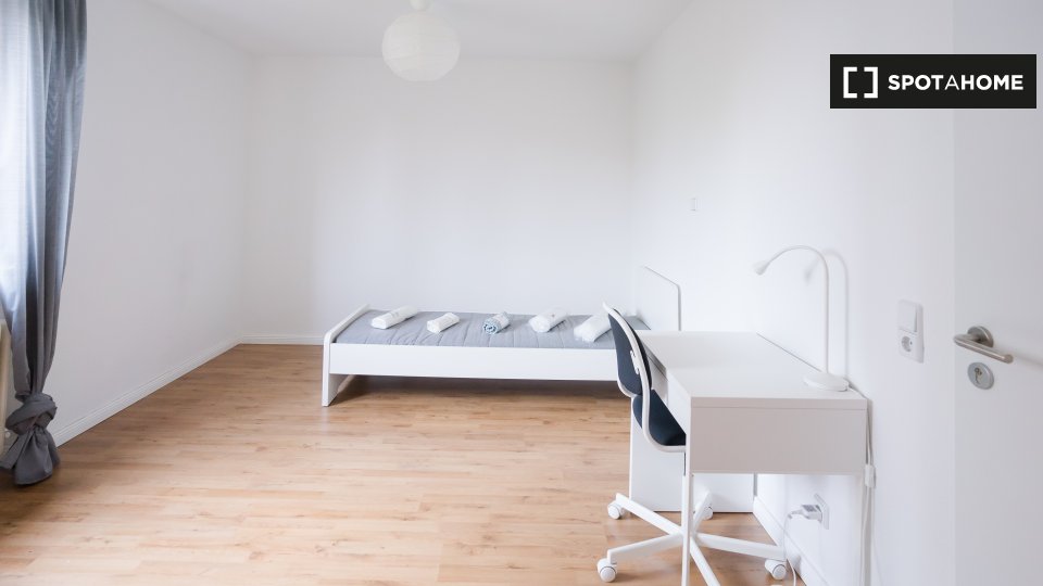 Double room Dusseldorf, 4 beds — photo 5