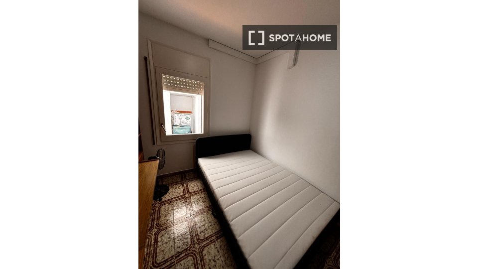 Double room Barcelona, 3 beds, 100m² — photo 15