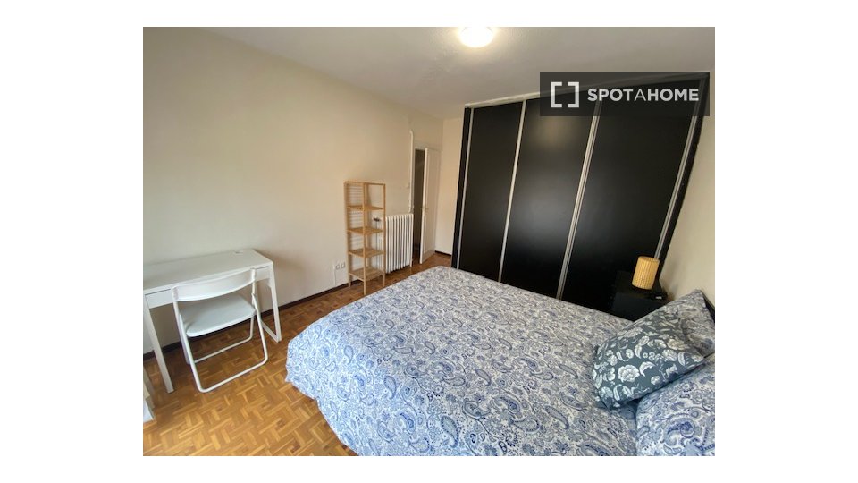 Double room Madrid, 3 beds — photo 2