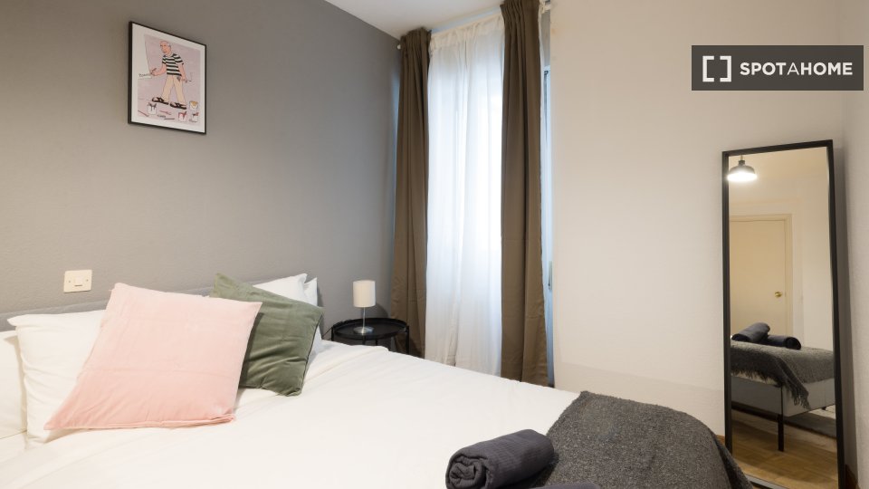 Double room Madrid, 5 beds, 175m² — photo 14