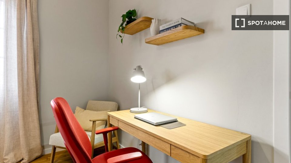 Double room Lisbon, 4 beds — photo 8