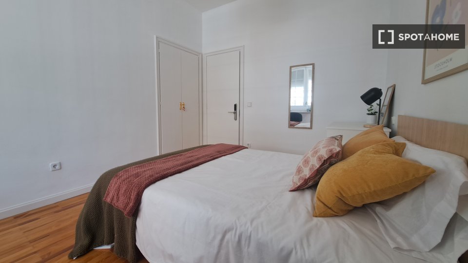 Double room Madrid, 14 beds, 200m² — photo 14