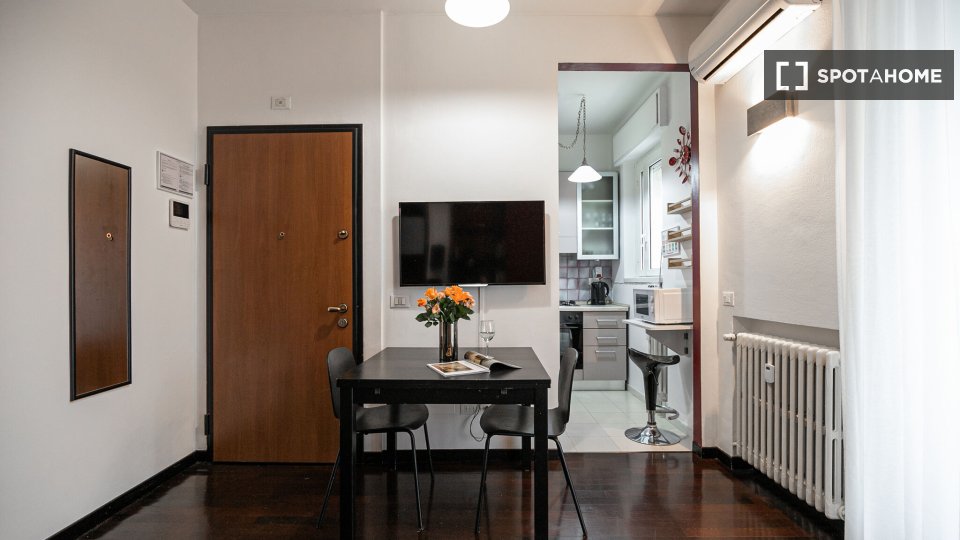 Apartment Milan, 1 bed, 37m² — photo 1