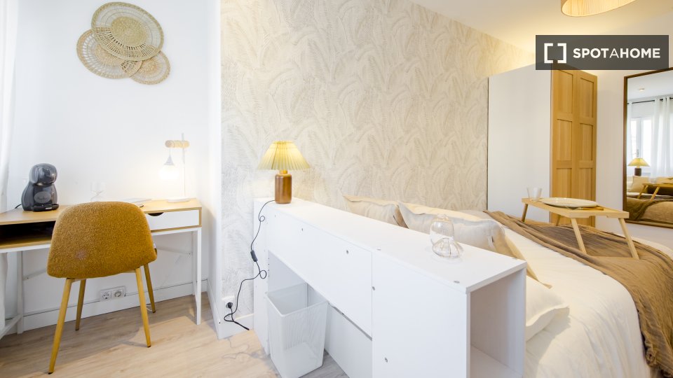 Double room Madrid, 6 beds, 110m² — photo 2