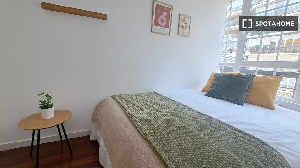 Double room Madrid, 14 beds, 200m² — photo 2