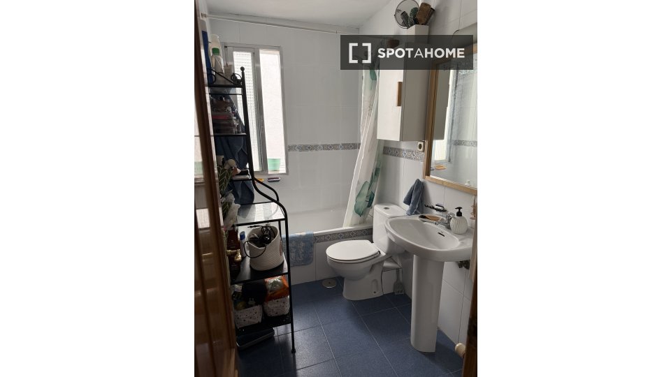 Double room Madrid, 2 beds, 75m² — photo 16