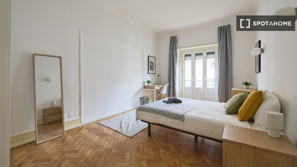 Double room Lisbon, 5 beds — photo 1
