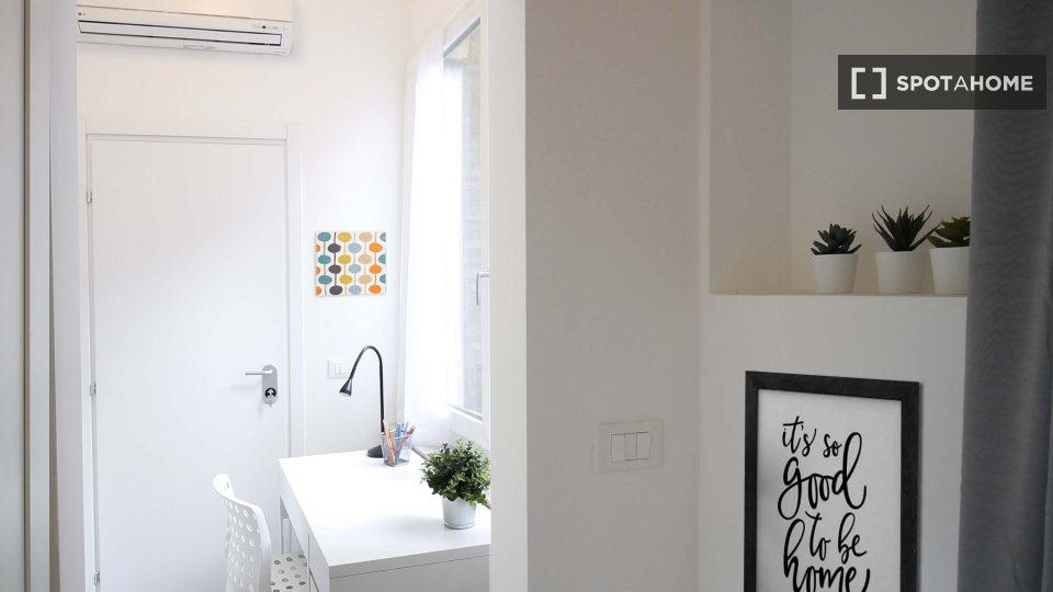 Double room Bologna, 4 beds — photo 11