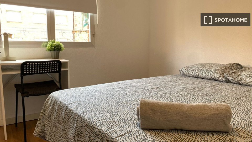 Double room Madrid, 3 beds — photo 13