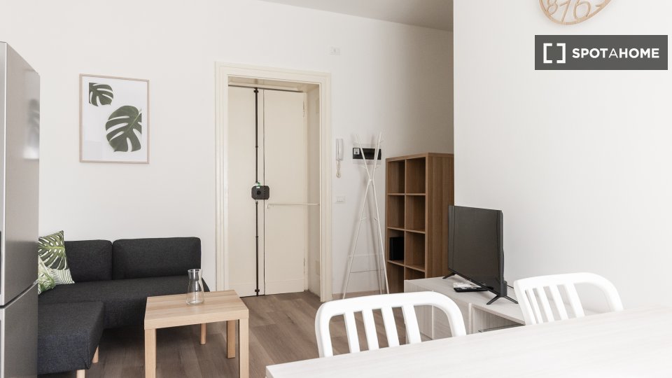 Apartment Milan, 1 bed, 44m² — photo 2
