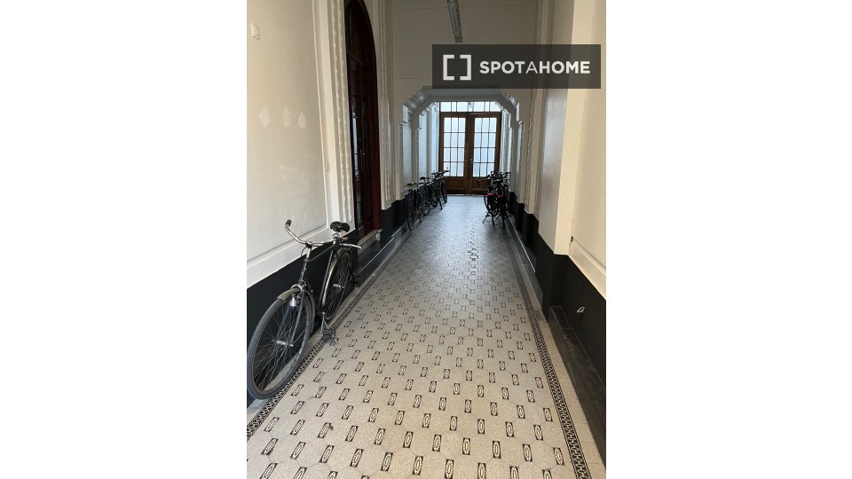 Double room Brussels, 2 beds, 23m² — photo 7