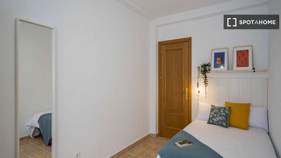 Double room Madrid, 25 beds — photo 15