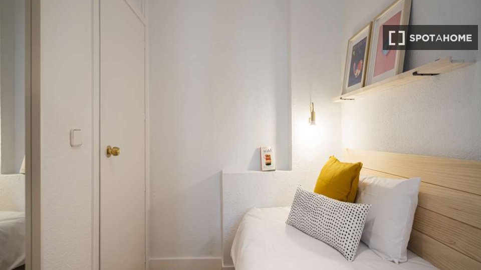 Double room Madrid, 16 beds — photo 15