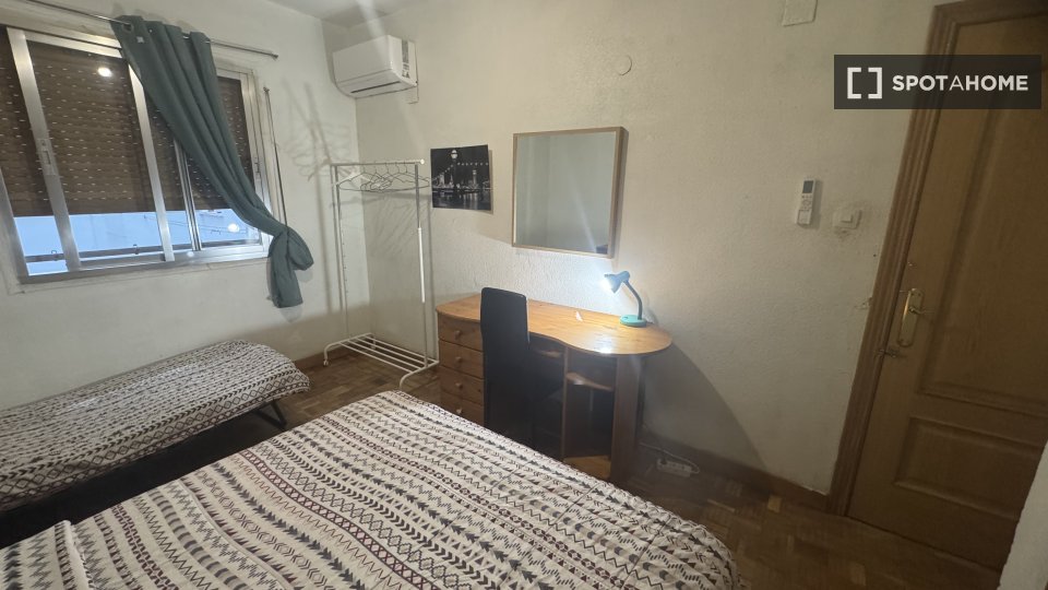 Double room Madrid, 4 beds, 125m² — photo 8