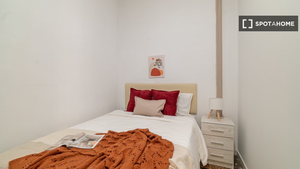 Double room Barcelona, 7 beds, 121m² — photo 10