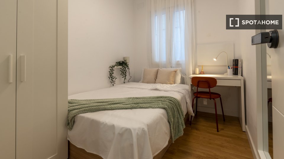 Double room Madrid, 5 beds — photo 13
