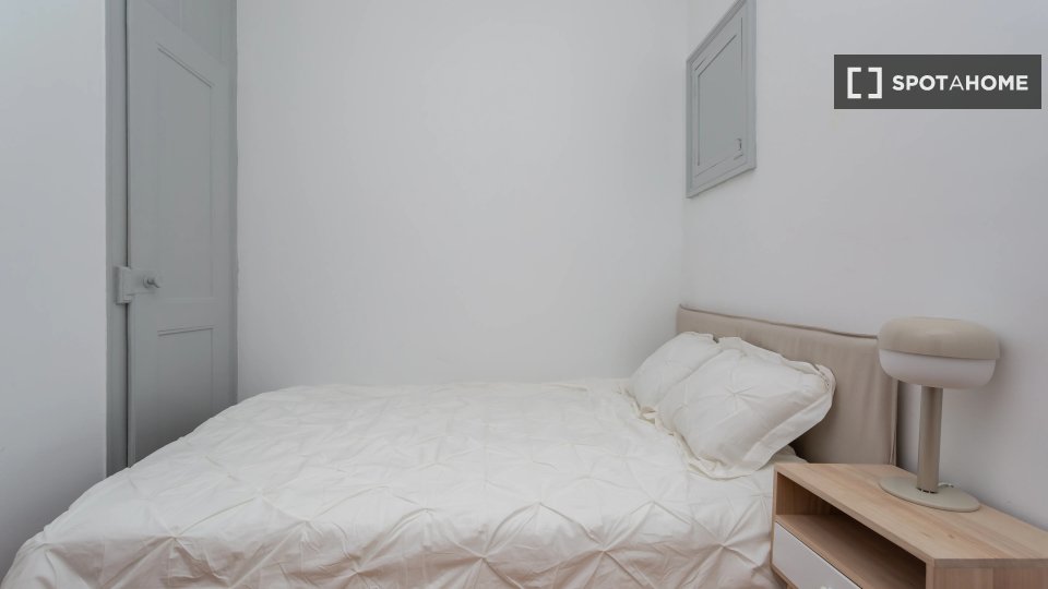 Double room Lisbon, 5 beds — photo 14