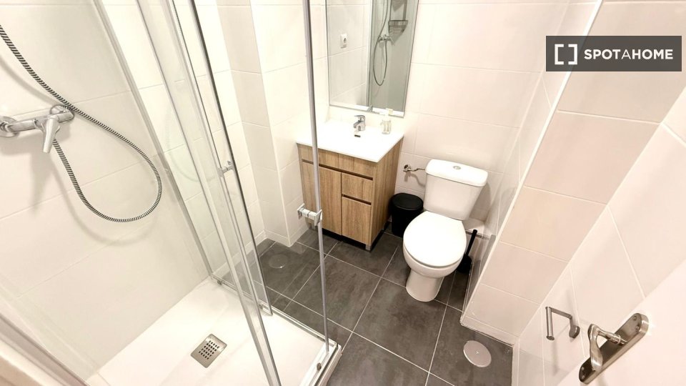 Double room Madrid, 4 beds — photo 12